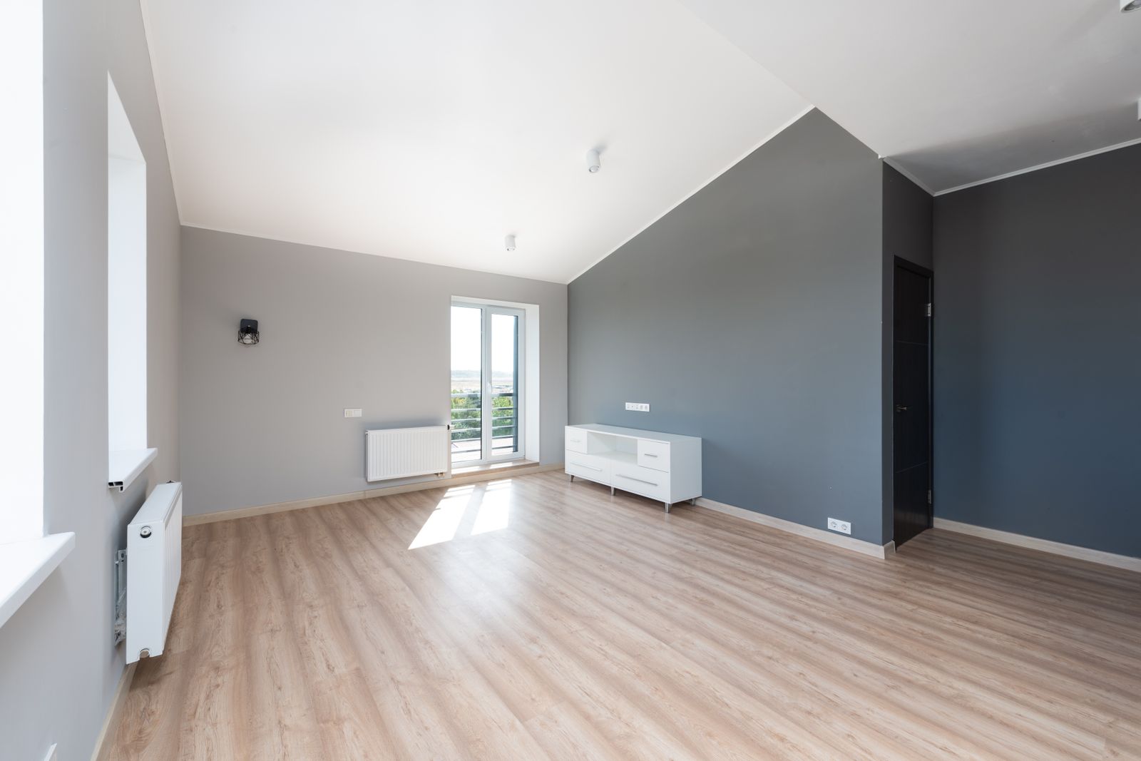 An empty room after painting